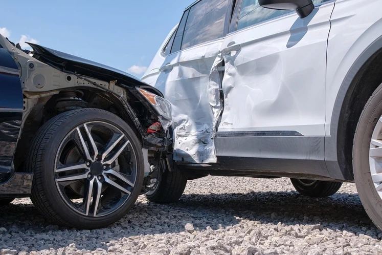 Two cars in an accident